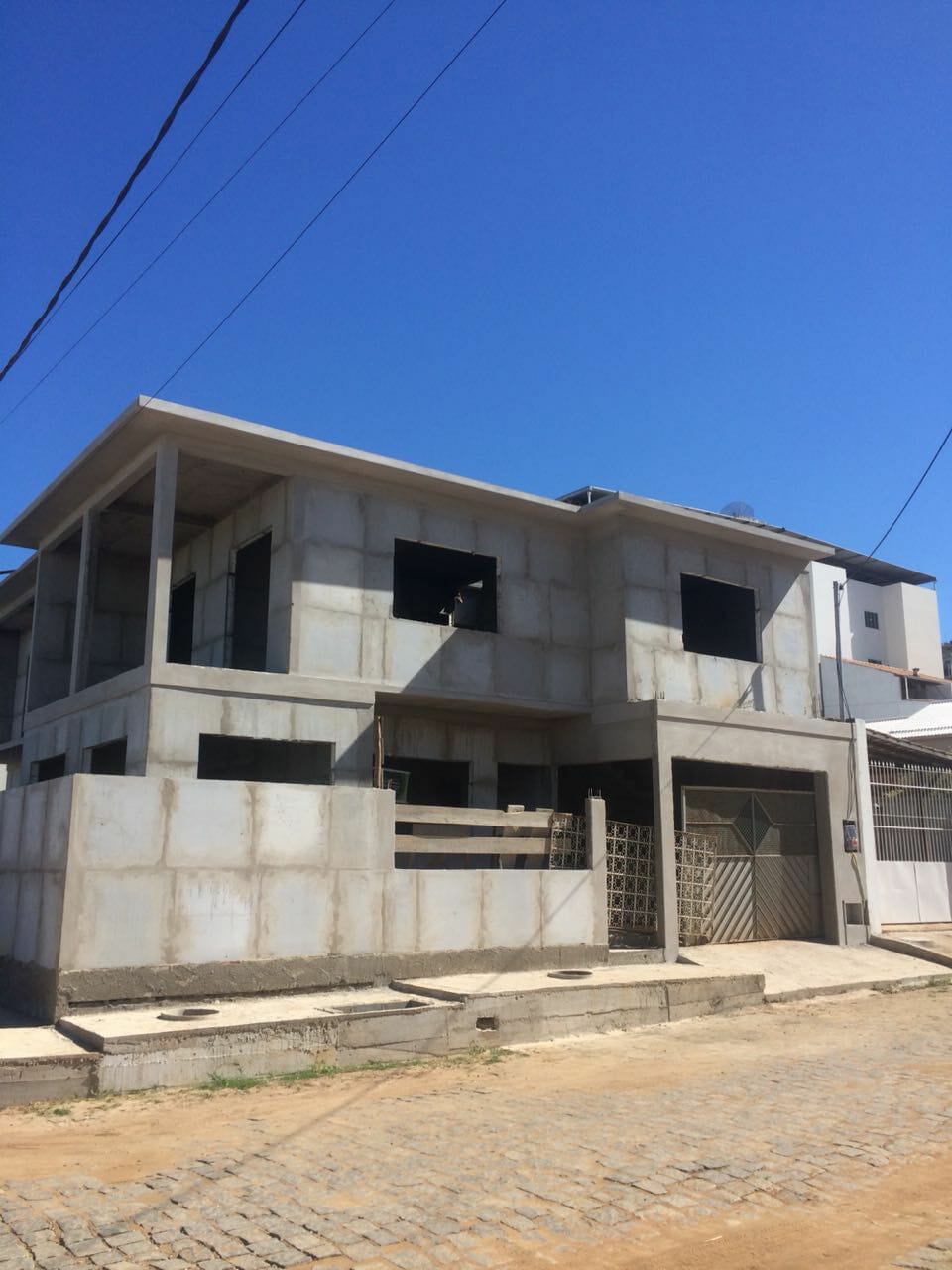 Sobrado residencial em fase final com Blocok