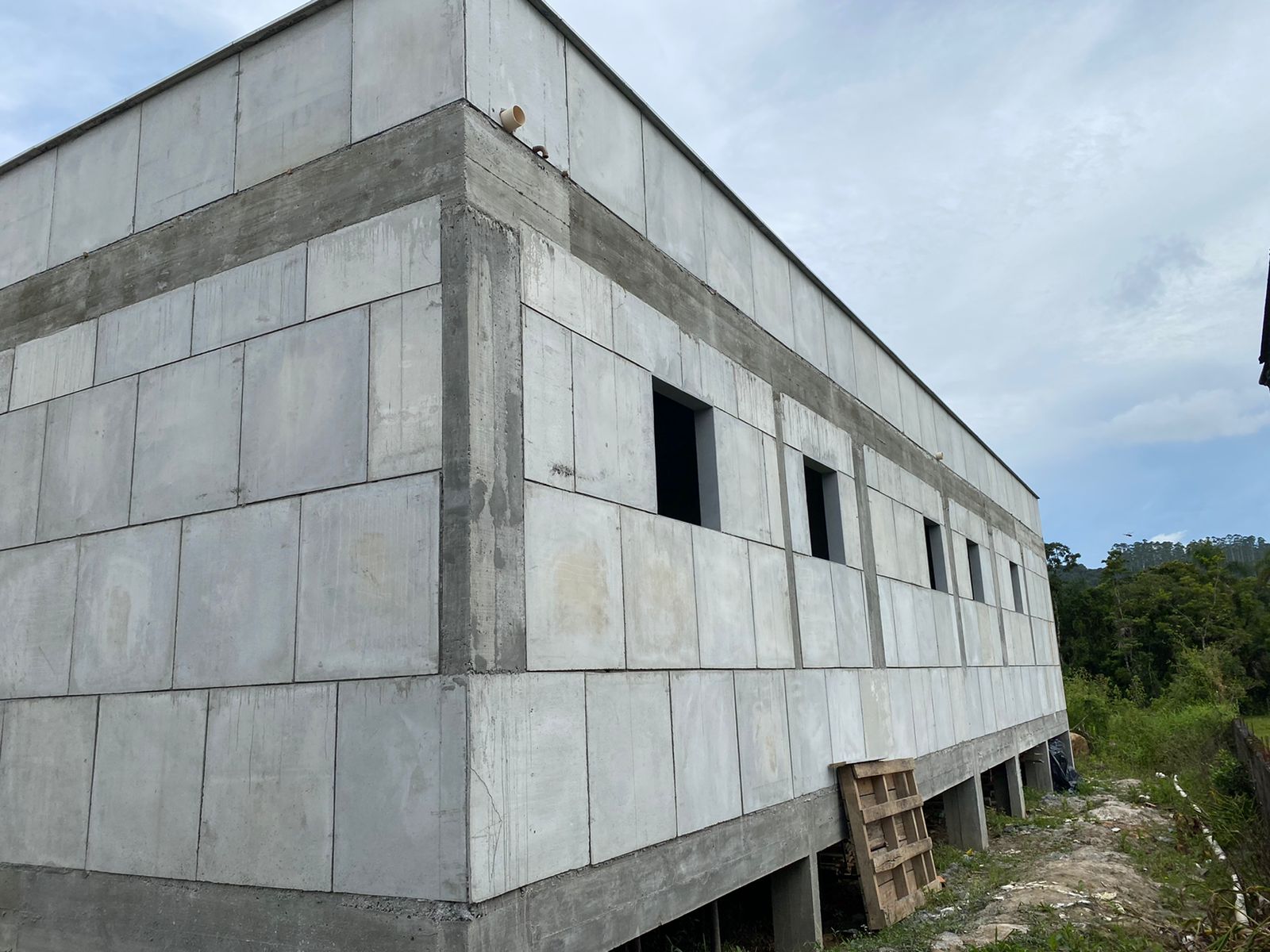 Fachada de galpão Blocok com painéis aparentes
