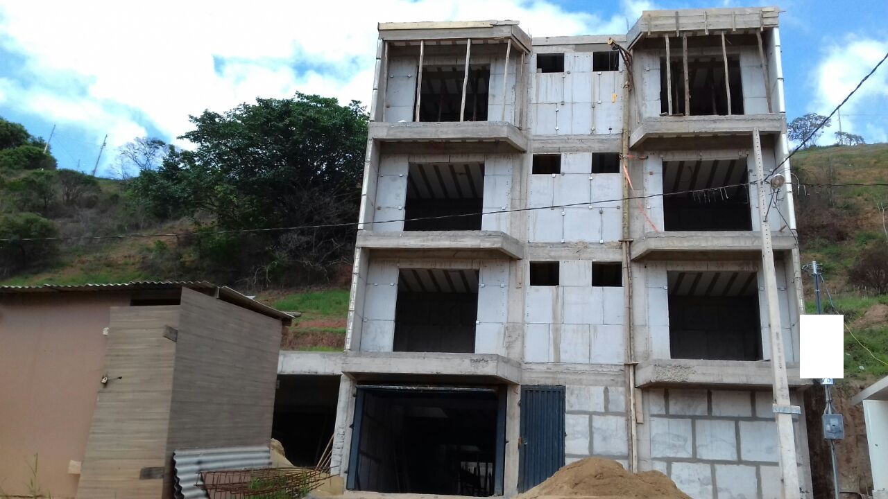 Edifício residencial de três pavimentos em Blocok